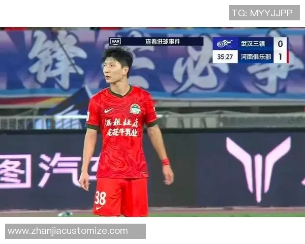 自卑却崭露头角的足球明星们如何克服内心困境走向辉煌