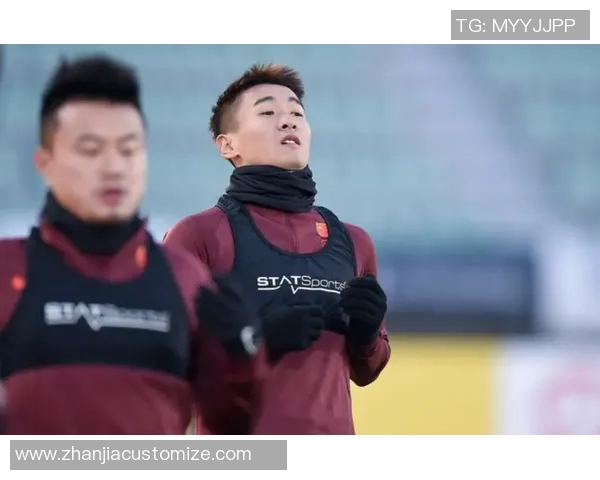 足球场上的王者与他们的另一半：球星与妻子的爱情故事与背后支持